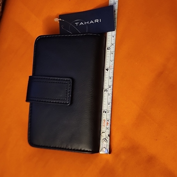 NWT Women Tahari wallet - Picture 7 of 9